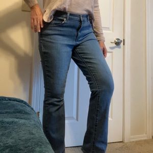 Levi’s Classic Bootcut midrise women’s blue jeans 12 and 31W 32L